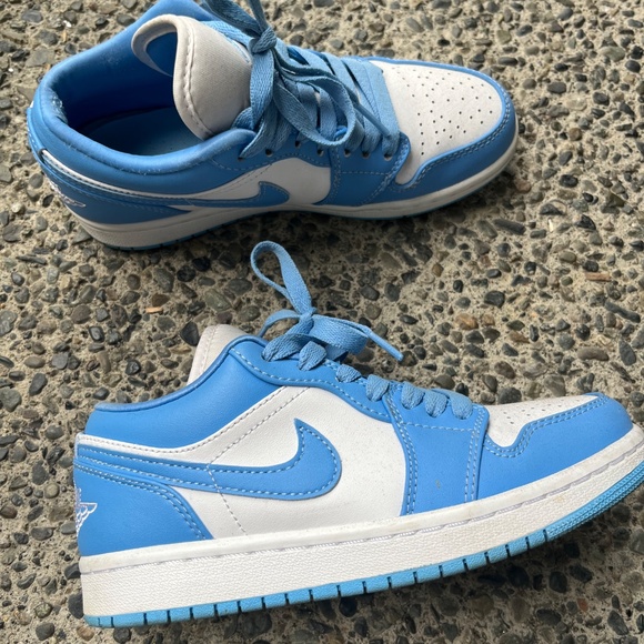 Jordan 1 Low University Blue Womens - Picture 4 of 7